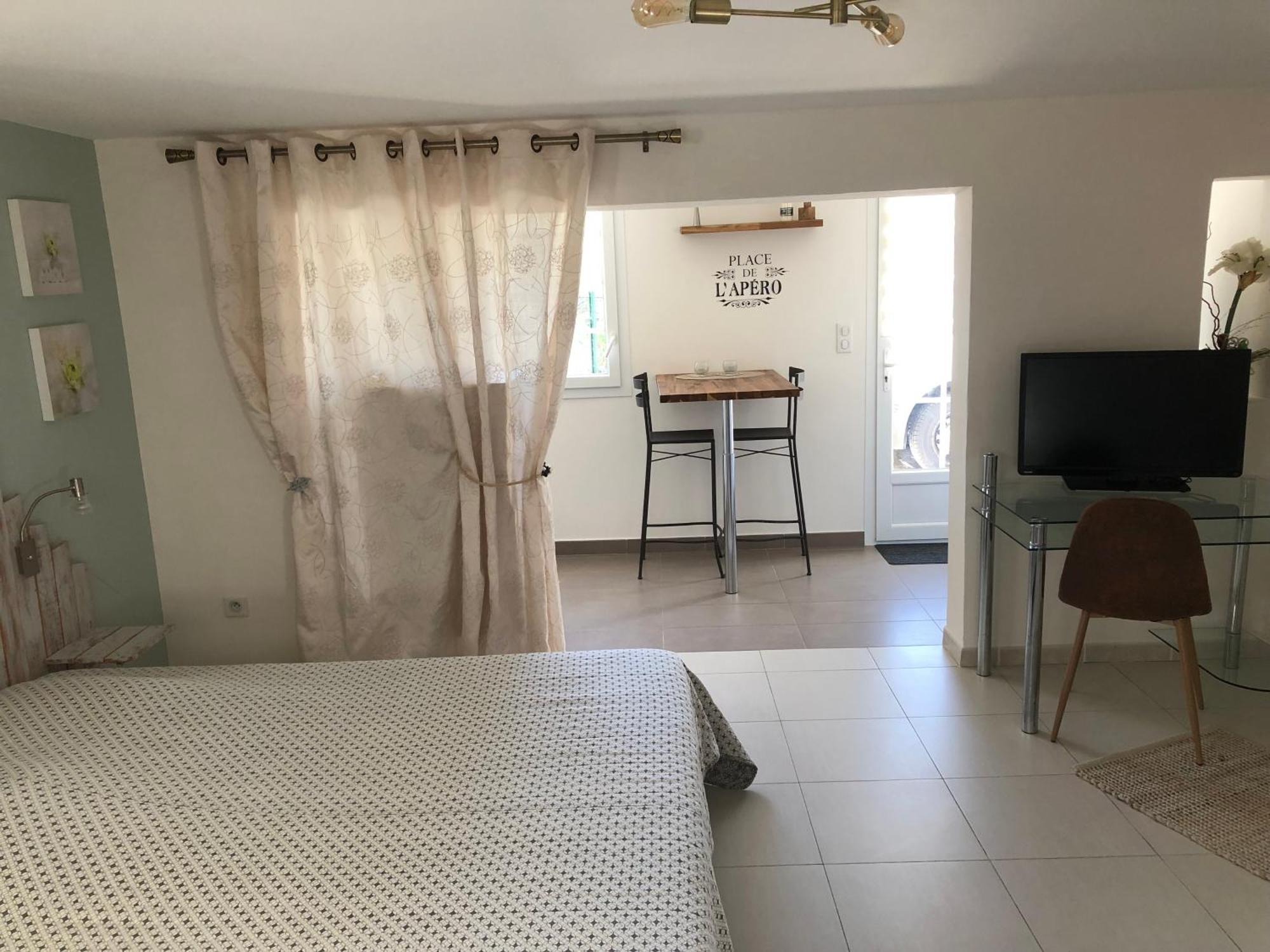Appartement Dans La Colline Belgentier Exterior photo