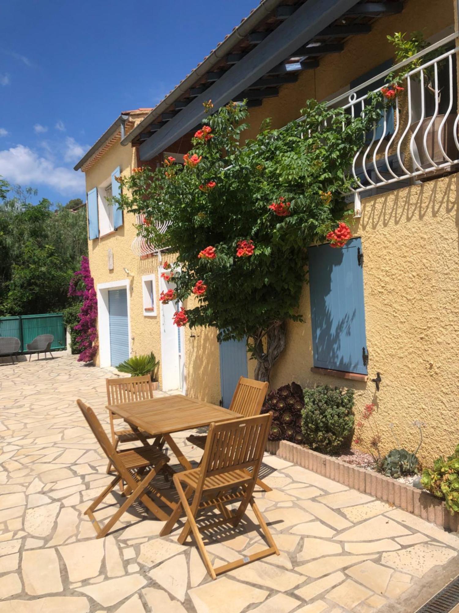 Appartement Dans La Colline Belgentier Exterior photo