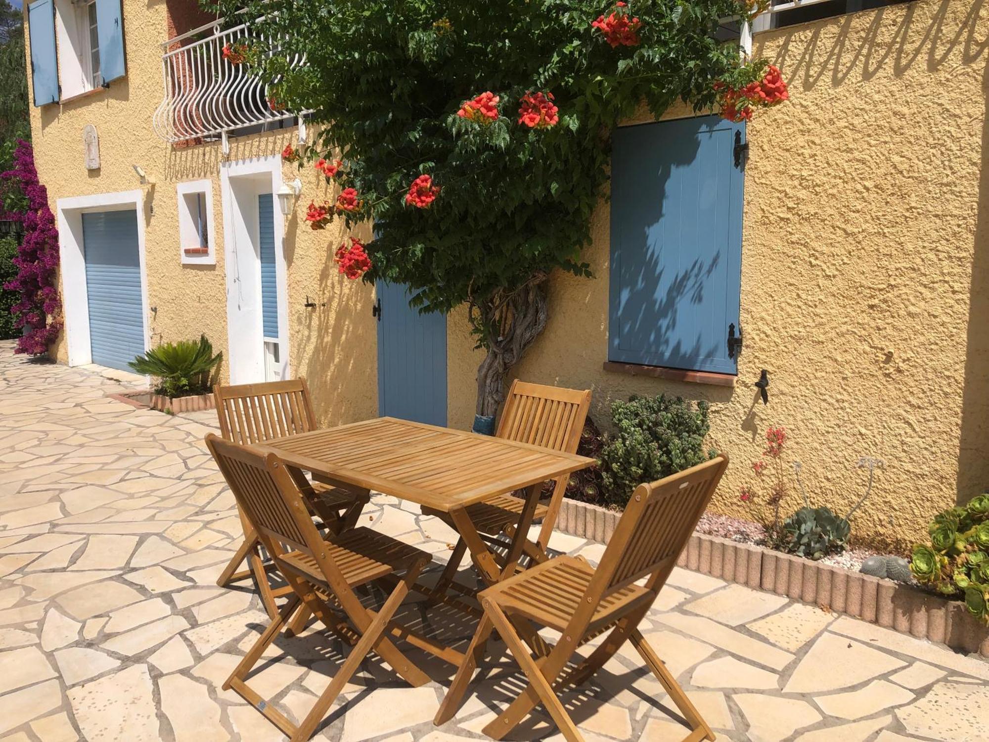 Appartement Dans La Colline Belgentier Exterior photo